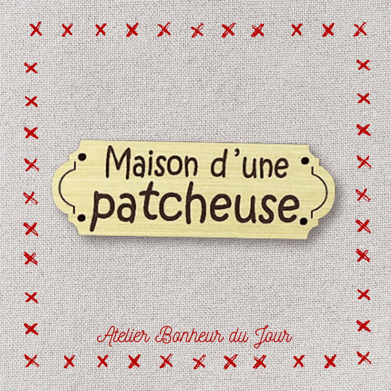 Decorative wooden button - small plaque "House of a patchworker" Atelier bonheur du jour