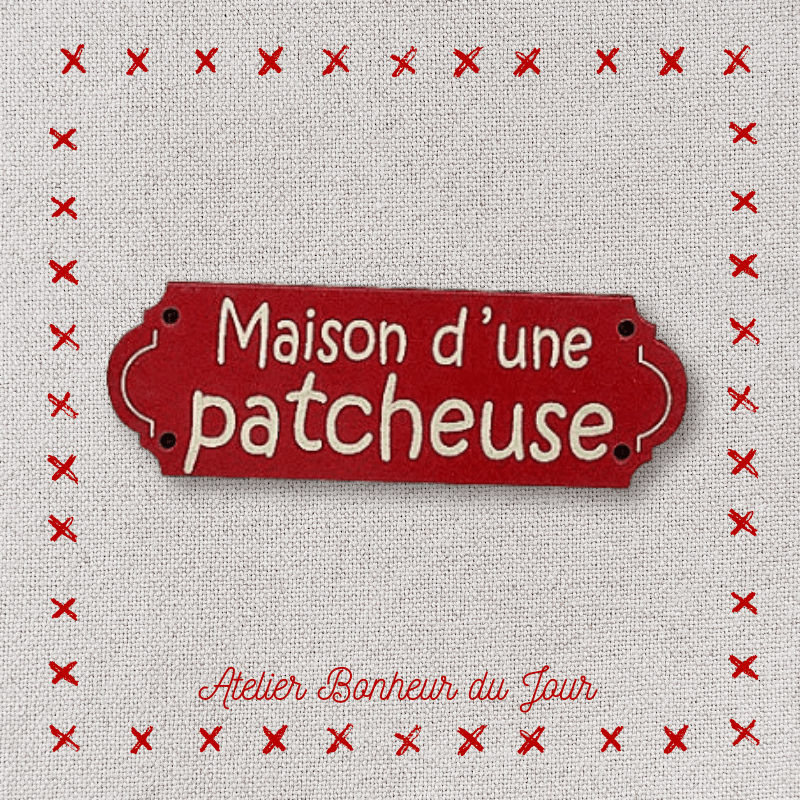 Decorative wooden button - small plaque "House of a patchworker" Atelier bonheur du jour