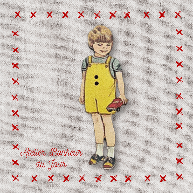 Decorative wooden button "Boy's yellow short pants" Atelier bonheur du jour