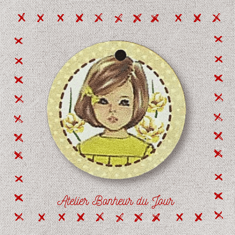 Decorative wooden button"Little girl" wood medal to hang Atelier bonheur du jour