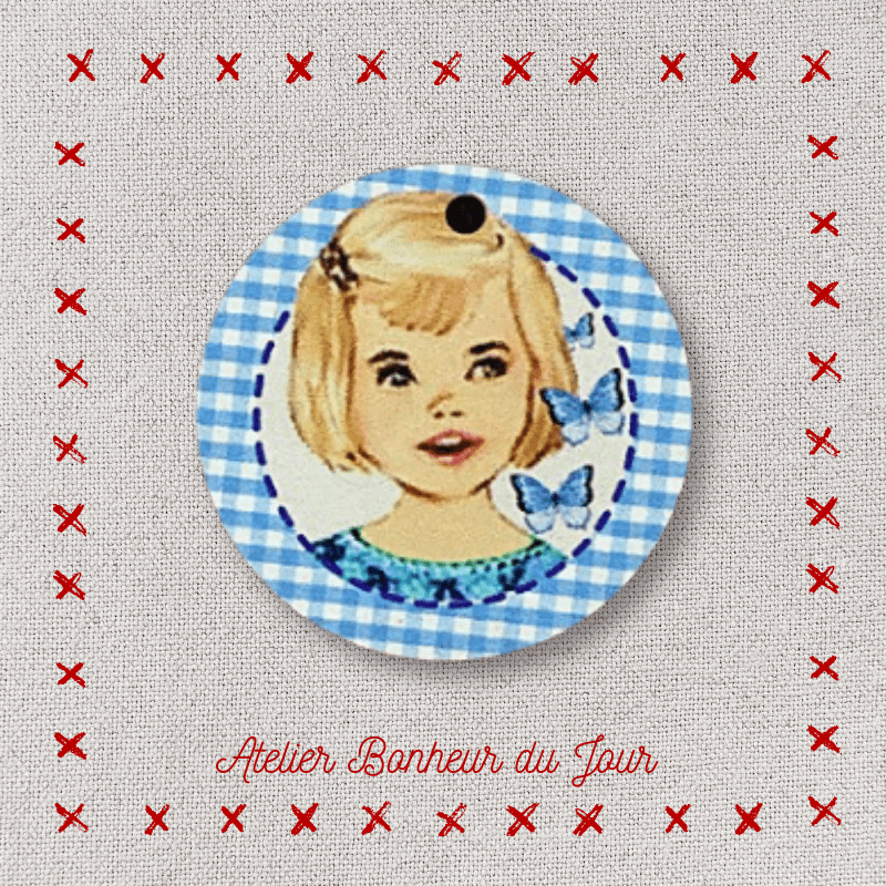 Decorative wooden "Little girl gingham" medallion to hang Atelier bonheur du jour