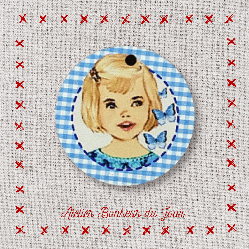 Decorative wooden button "Little girl gingham" wood medallion to hang Atelier bonheur du jour